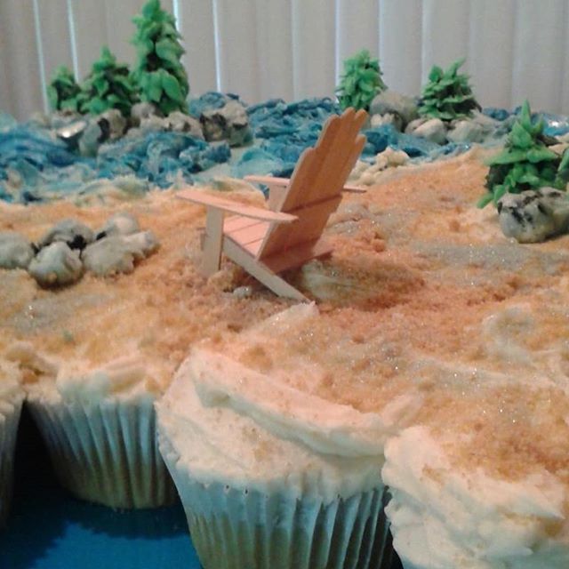 many cupcakes decorated like the Lake Superior shore